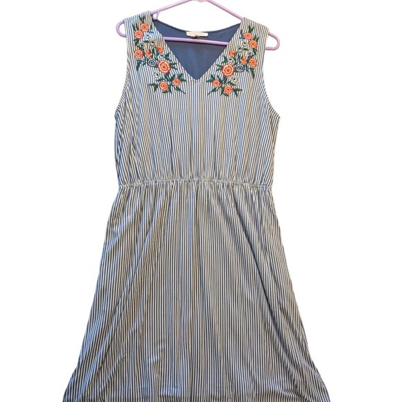 Skies Are Blue Dresses & Skirts - Skies are Blue Sleeveless Embroidered Dress
